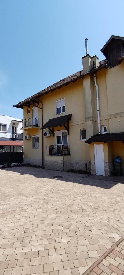 Levendula Apartmanhaz Hajduszoboszlo Bagian luar foto