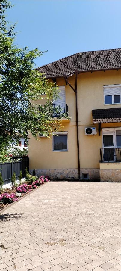 Levendula Apartmanhaz Hajduszoboszlo Bagian luar foto